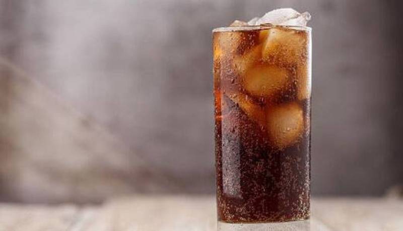 مصرف زیاد نوشابه در مردان باعث کاهش جریان خون در پاها می‌شود